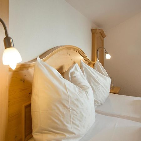 Berggasthof Haeusler San Lorenzo di Sebato Room photo
