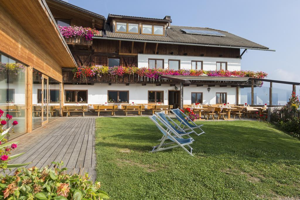 Berggasthof Haeusler San Lorenzo di Sebato Exterior photo