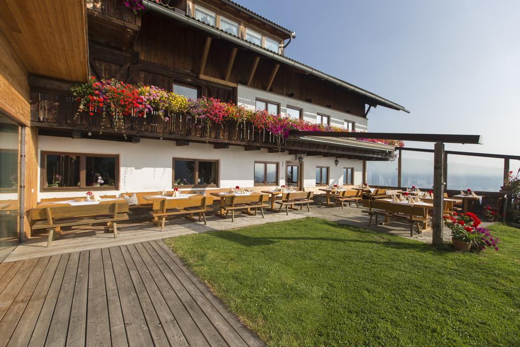 Berggasthof Haeusler San Lorenzo di Sebato Exterior photo